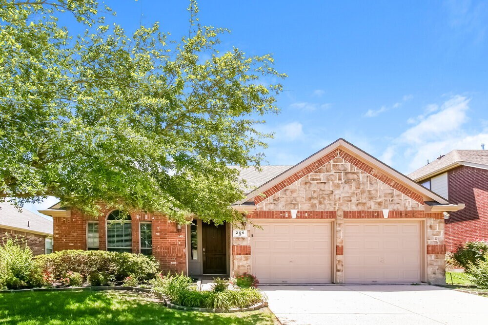 Foto principal - 206 Cox Dr