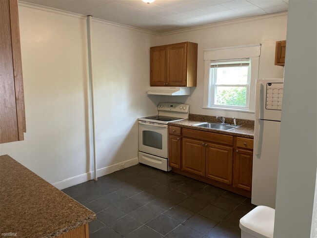 Building Photo - 3 br, 1 bath Duplex - 1221 Vine Street A