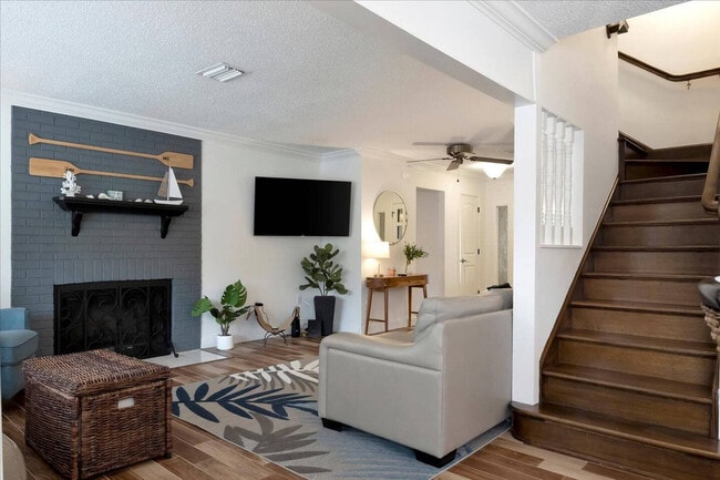 Building Photo - 612 Montezuma Dr