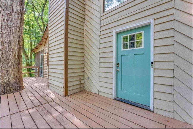 Building Photo - 790 Oak Dr