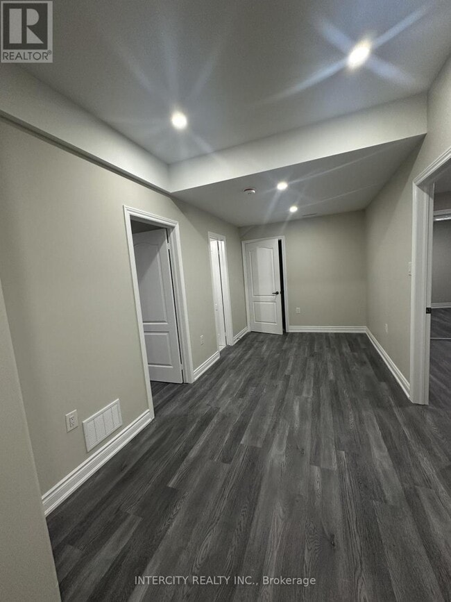 Building Photo - 18 Elverton Cres