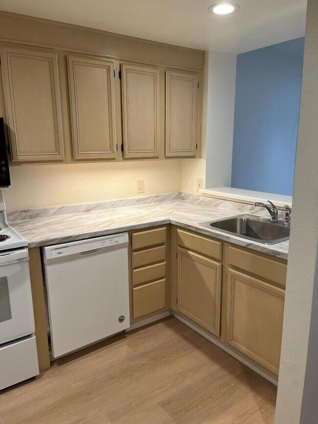 Foto del edificio - 550 Ortega Ave