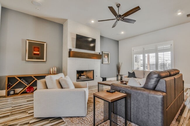 Building Photo - Stunning 4-Bedroom Luxury Home with Resort-Style Pool in Prestigious Oakmont Estates – Available ...