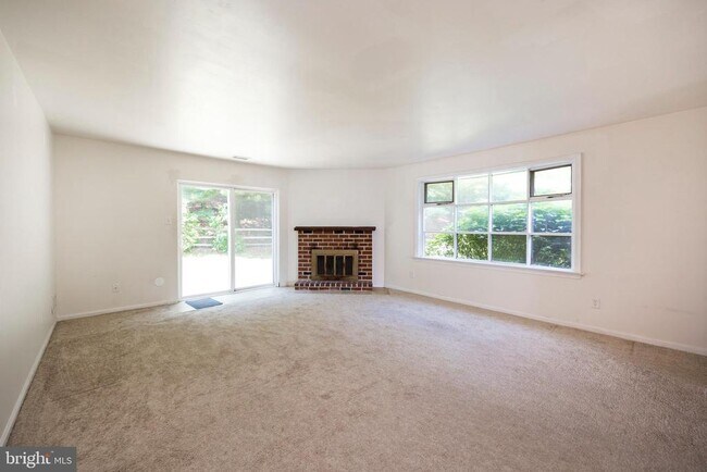 Building Photo - 126 Lampeter Ct