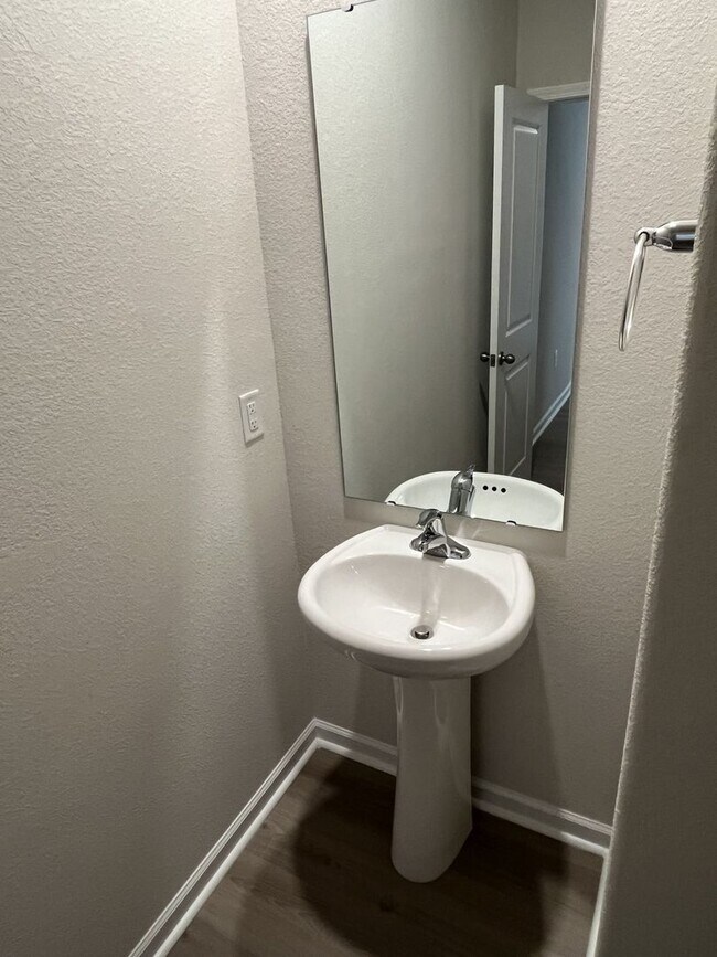 Building Photo - Brand New 3 Bed House in East Charlotte
