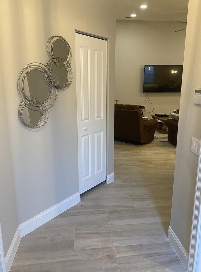 Foto del edificio - 4209 Royal Oak Dr