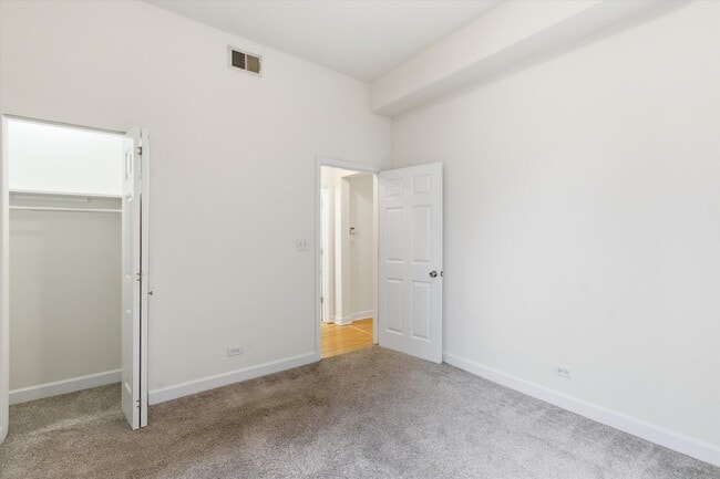 Building Photo - 2134 W Concord Pl