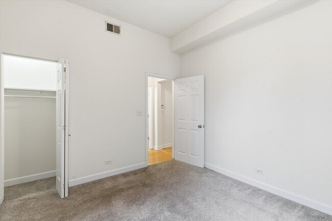 Foto del edificio - 2134 W Concord Pl