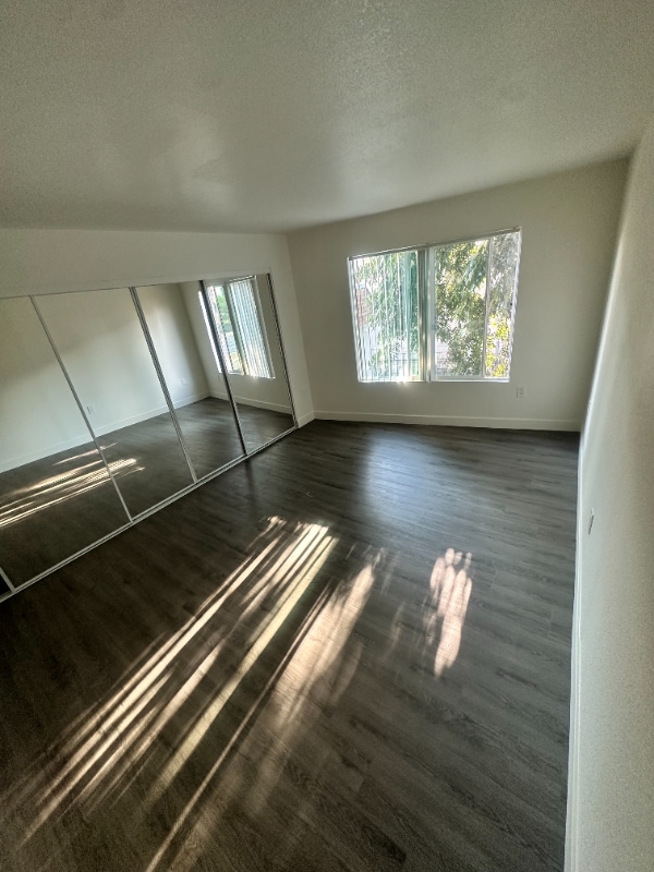 Building Photo - 15009 Moorpark St