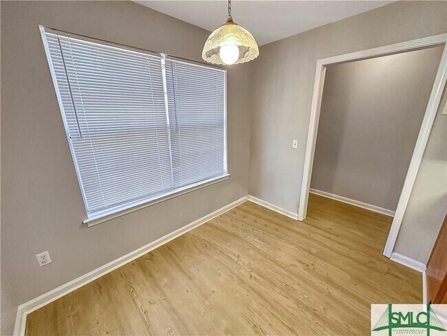 Building Photo - 212 Woodbury Ln