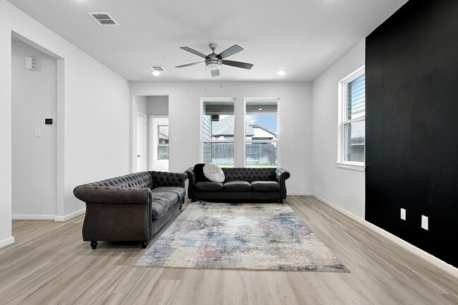 Foto del edificio - 9119 Brixham Dr