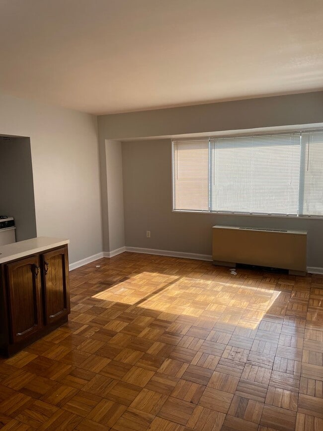Building Photo - Spacious Studio Apartment in Cleveland Park