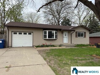 Building Photo - 261 E Cherrywood Dr