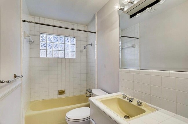 Building Photo - 5615 Arboles Dr