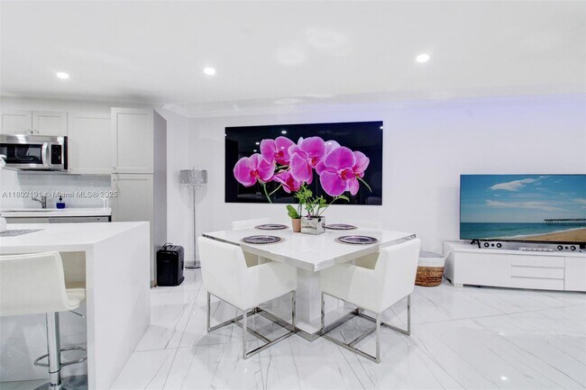 Foto del edificio - 13951 Kendale Lakes Cir