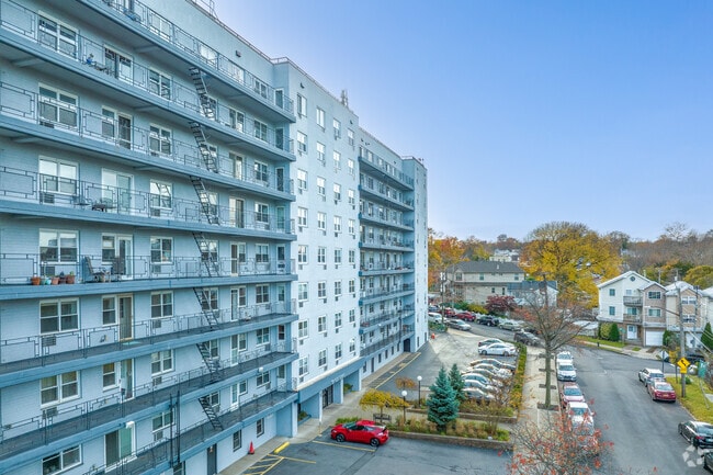 Building Photo - Sea Cliff Towers