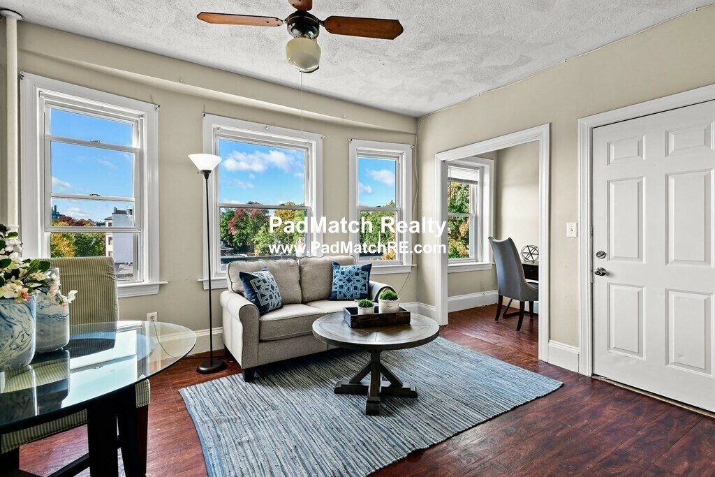 Living room - 100 Saint Marys St