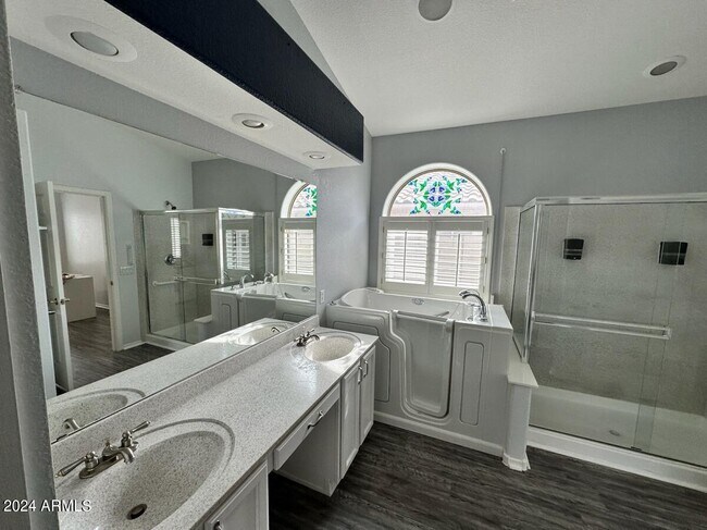 Foto del edificio - 22834 N 24th Pl