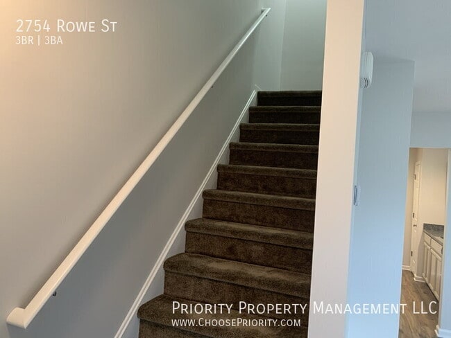 Building Photo - 2754 Rowe St