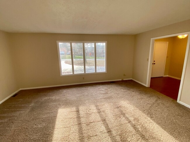 Building Photo - Halehaven Home:  Beautifully Renovated 3 bdrm, 2.5 bath with finished basement