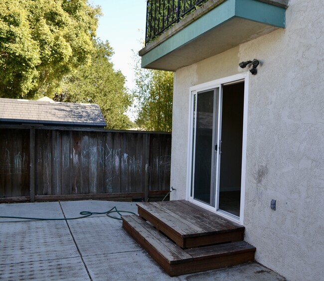 Building Photo - 2320 Coloma St