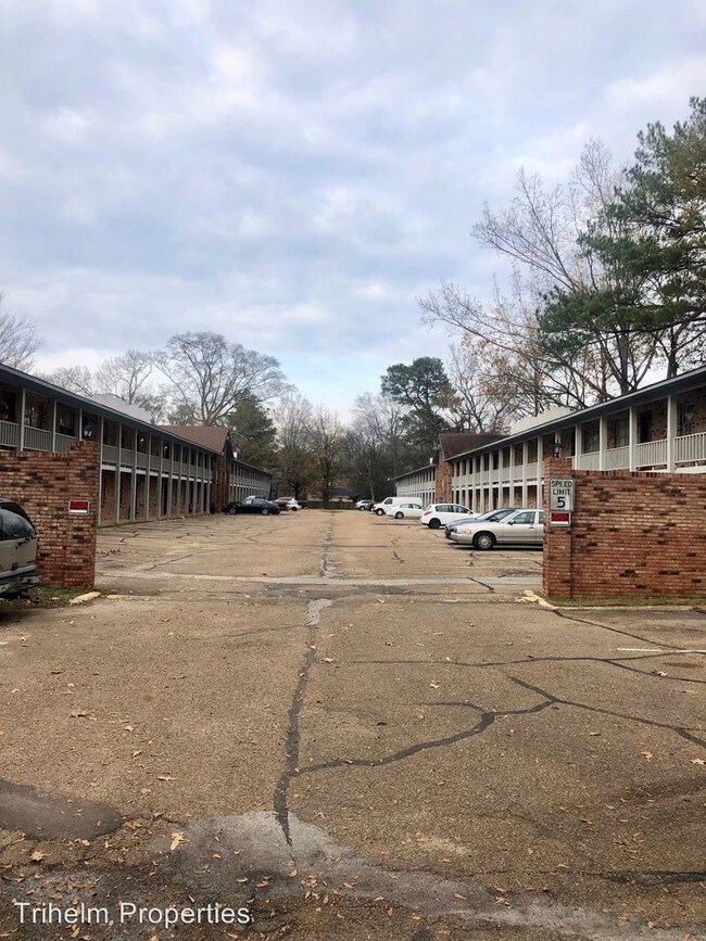 Foto del edificio - 2592 Old Country Club Rd
