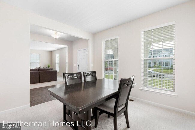 Building Photo - 5 br, 3.5 bath House - 213 Boxelder Drive