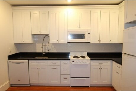 Building Photo - 338 Tappan St