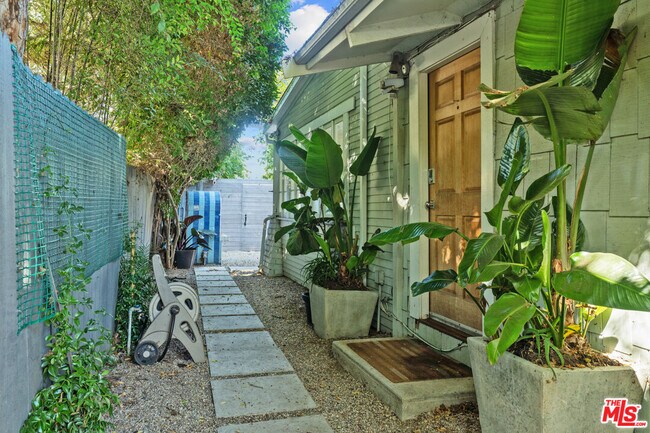 Foto del edificio - 1640 Electric Ave