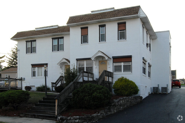 Foto del edificio - 3417 N Front St
