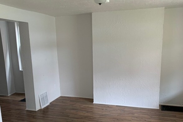 Foto del edificio - 223 Moore Ave