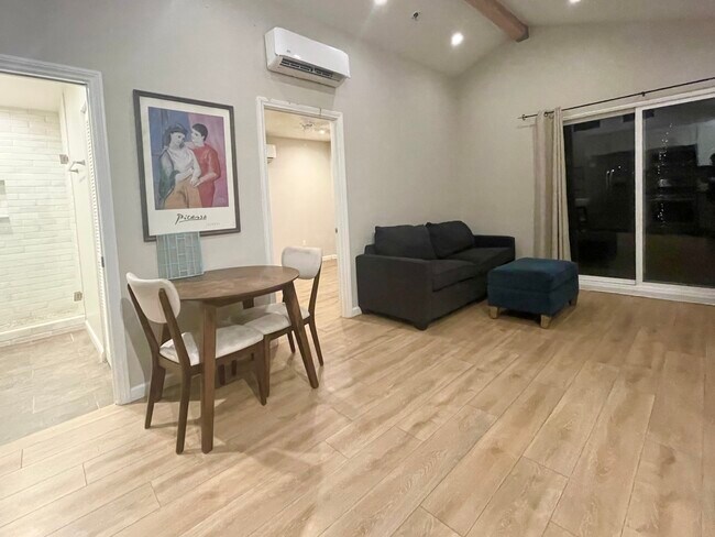 Foto del edificio - 12960 Landale St