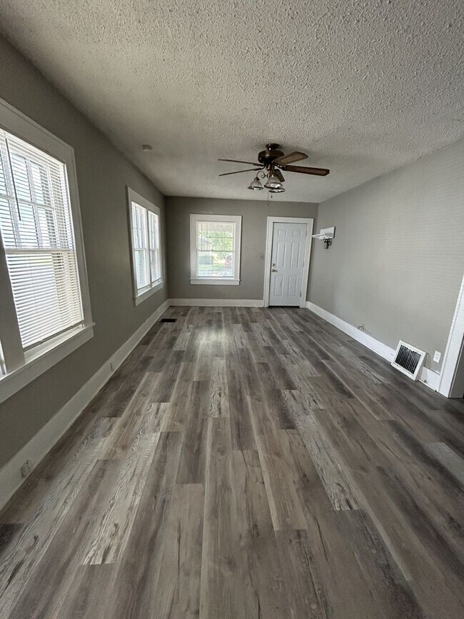 Building Photo - Very Nice 2BR/1BA House - Quiet Neighborhood