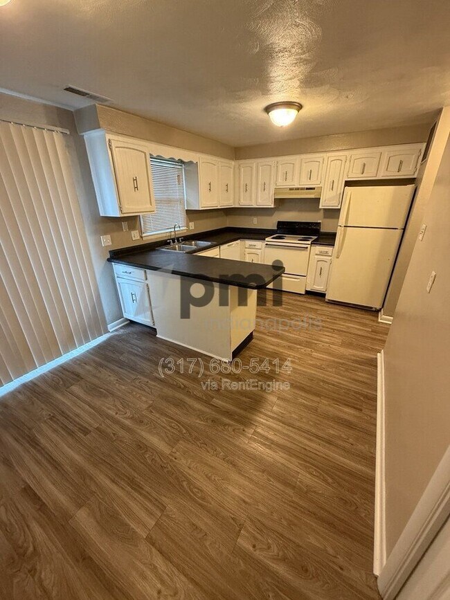 Foto del edificio - 413 W 11th St