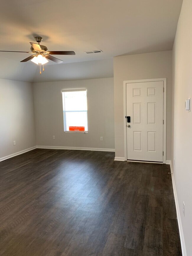 Foto del edificio - It's a Sweet Deal: $99 First Month's Rent plus $250 Amazon Gift Card! Offer expires 2/14/2026