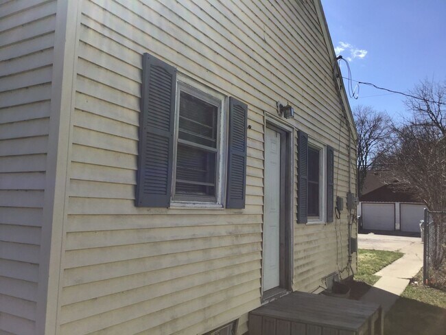 Foto del edificio - Comfortable 2 bedroom single family Home