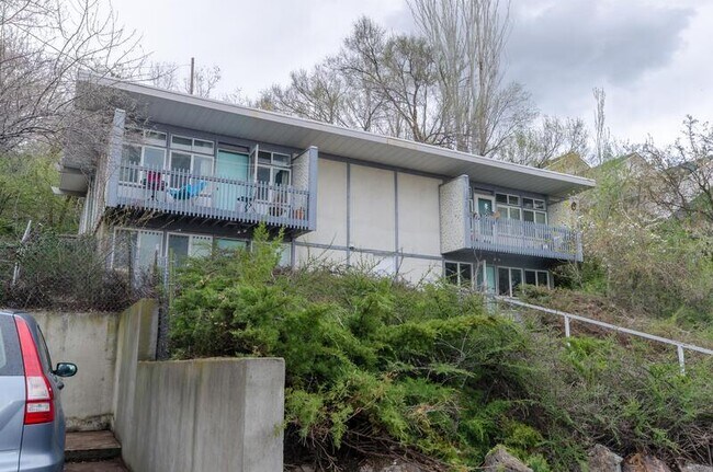 Building Photo - 20 Hillside Cir