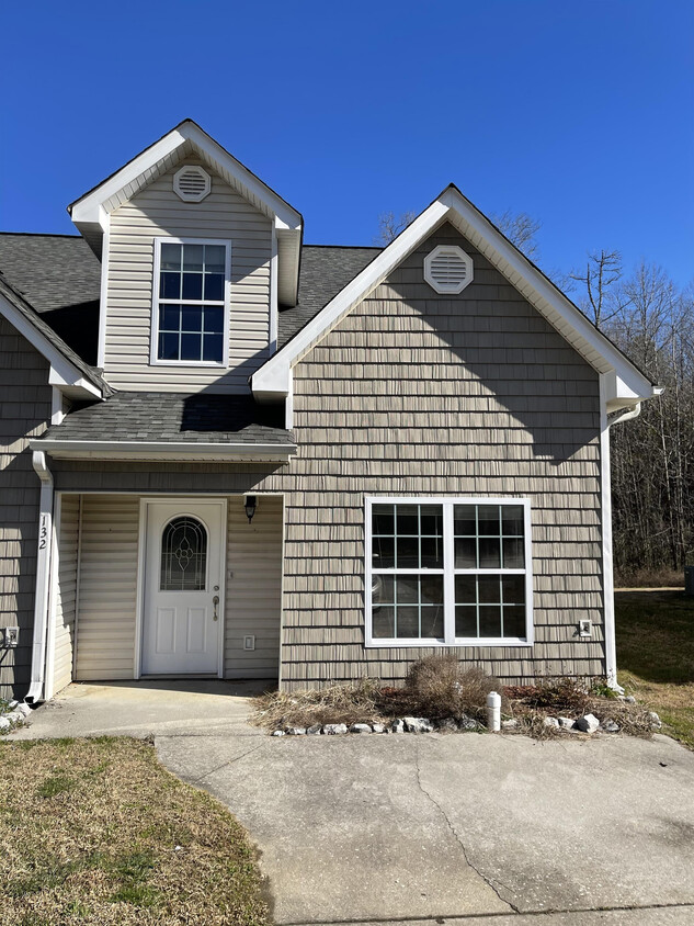 Foto principal - 132 Brown Estates Dr