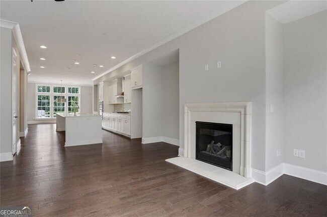 Building Photo - 6403 Lucent Ln