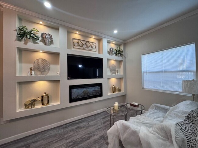 Foto del edificio - 1354 3/4 Meadowbrook Ave