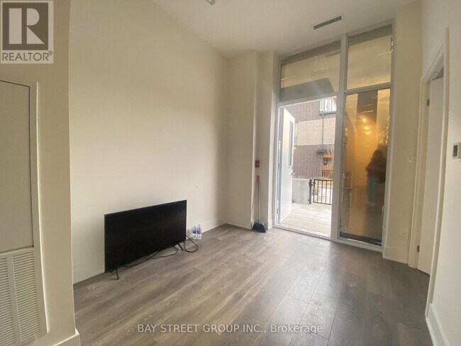 Photo du bâtiment - 188 Fairview Mall Dr