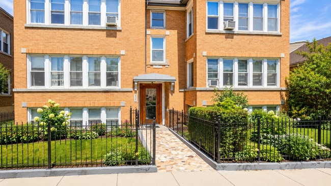 Building Photo - 4646 W Addison St