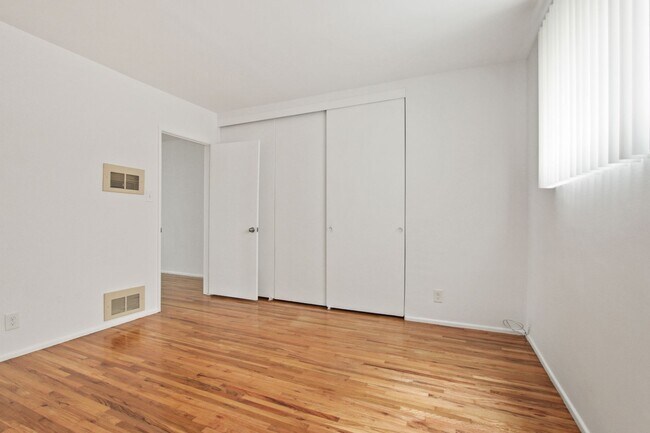 Foto del edificio - 10910 Santa Monica Blvd - Prime Westwood l...