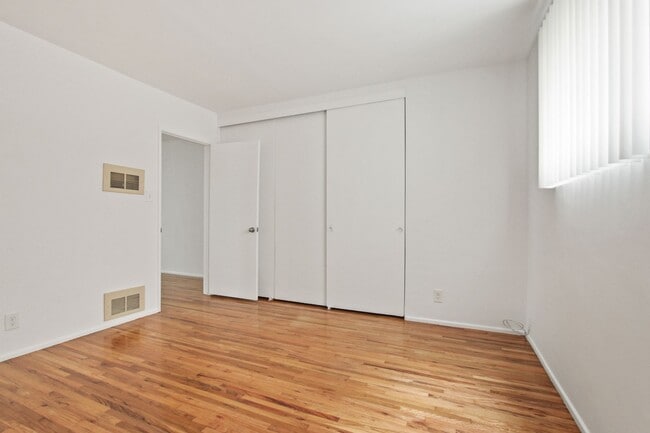 Foto del edificio - 10910 Santa Monica Blvd