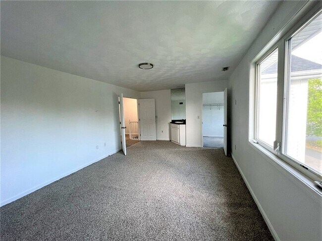 Building Photo - 76 Verdi St
