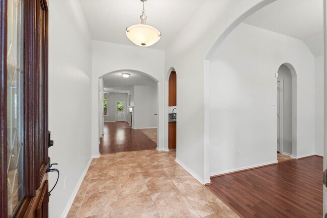 Building Photo - 23319 W Pine Ivy Ln