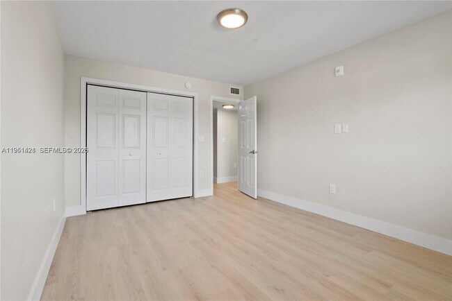 Foto del edificio - 1101 NE 80th St