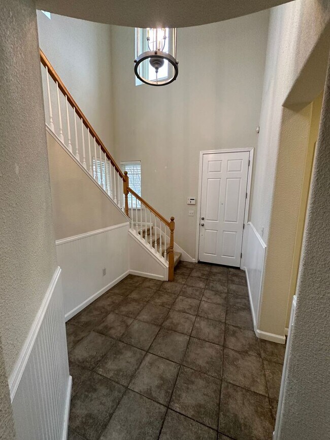 Building Photo - Beautiful 4 Bedroom, 3 Bath Mountain House...