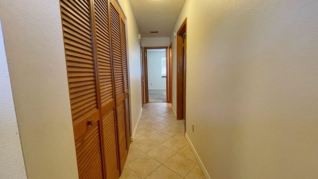 Building Photo - 105 Arricola Ave