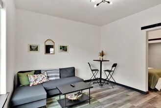 Building Photo - 902 Residence St